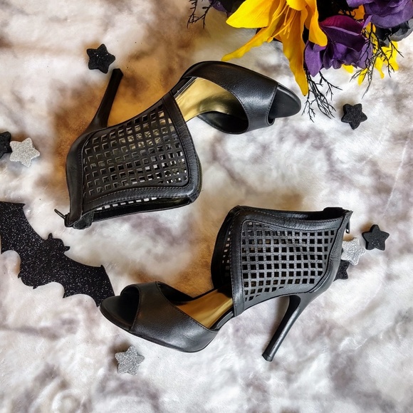 Jessica Simpson Shoes - 🕸️ Black leather stilleto heels